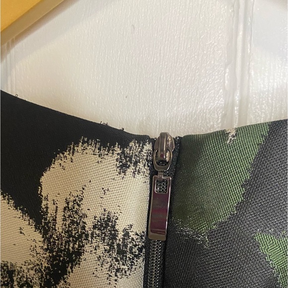 RW & Co. Peplum style top with zippered back - Picture 4 of 4